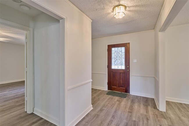 Building Photo - 715 Baltic Ln