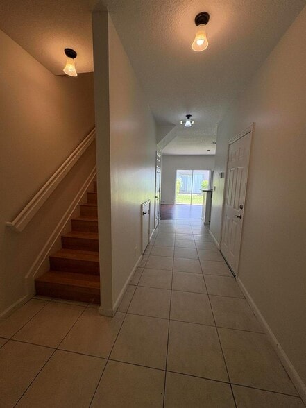 Building Photo - 3122 Coral Ridge Dr