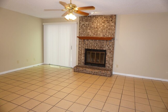 Building Photo - 3/2 Westside Townhome