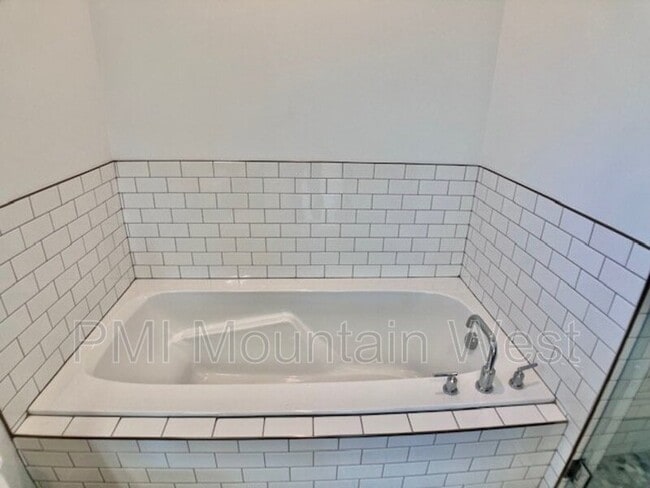 Building Photo - 503 W 2275 N