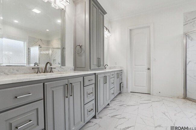 Building Photo - 17331 Fox Glove Ave