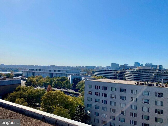 Building Photo - 730 24th St NW