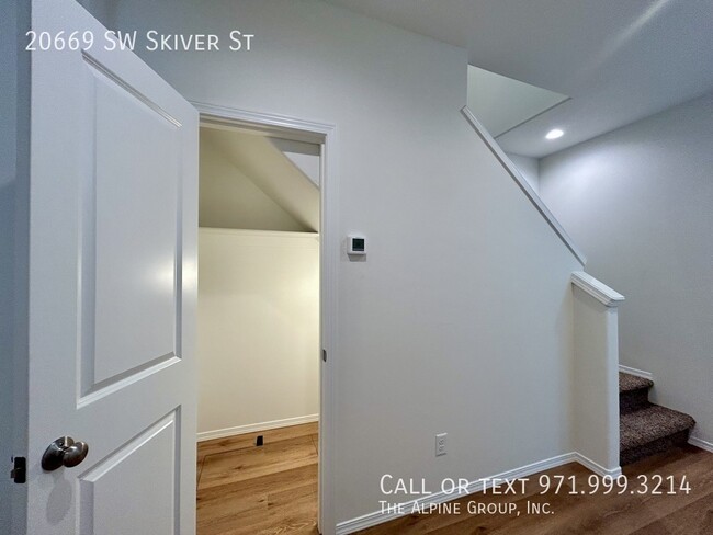 Building Photo - 20669 SW Skiver St