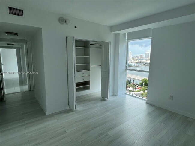 Building Photo - 400 Sunny Isles Blvd