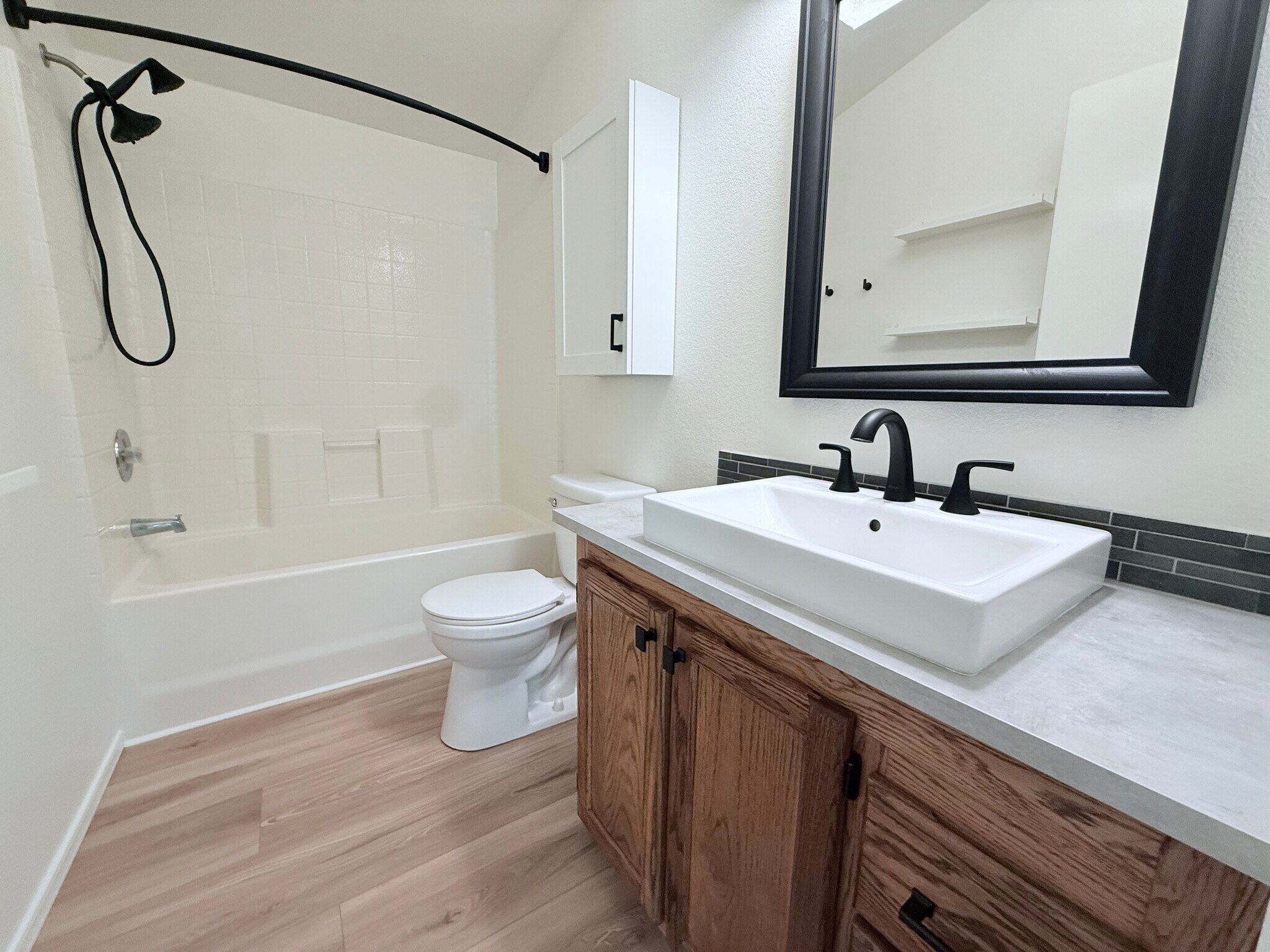 Building Photo - 571 SE Mountain View Rd