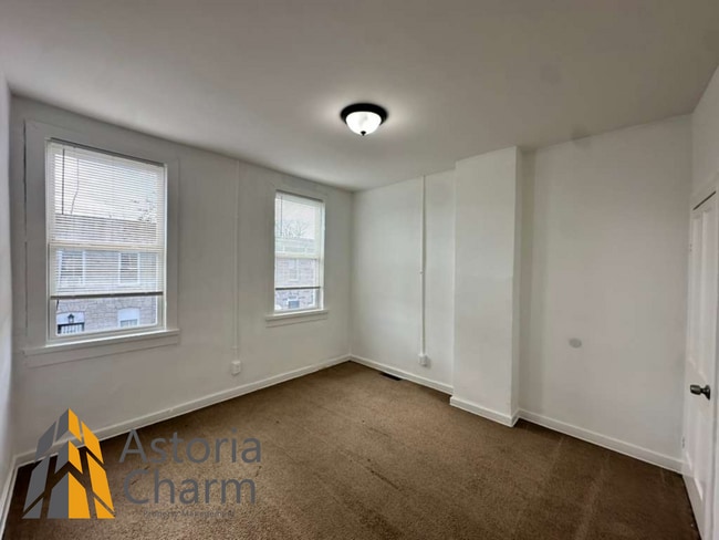 Building Photo - 1 Bedroom Plus Den Rowhome on Kuper Place