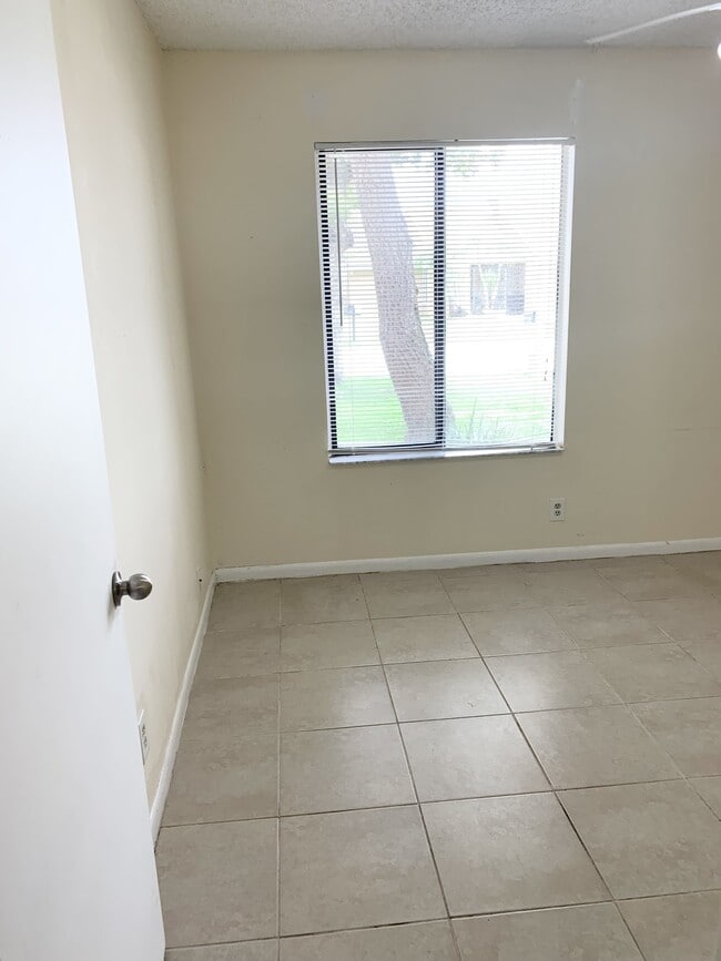 Building Photo - 6224 Country Fair Cir