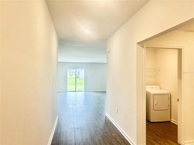 Building Photo - 8432 SW 41st Cir