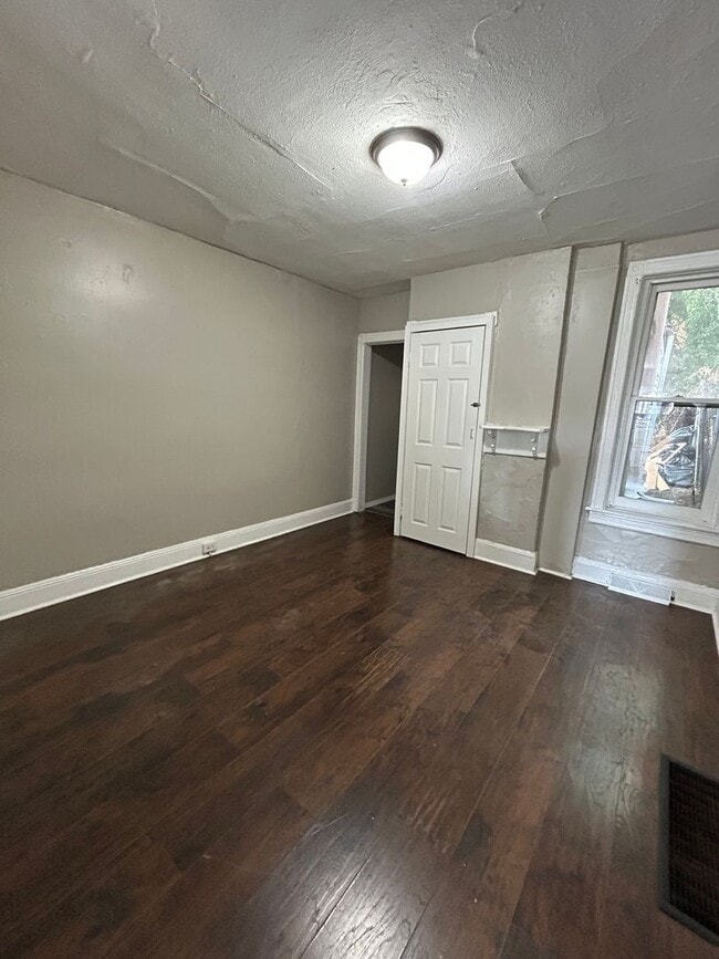 Building Photo - 821 Southard St