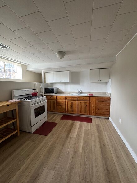 Building Photo - 259 E Kelsey Ave