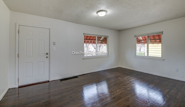 Building Photo - 336 W Wilson St