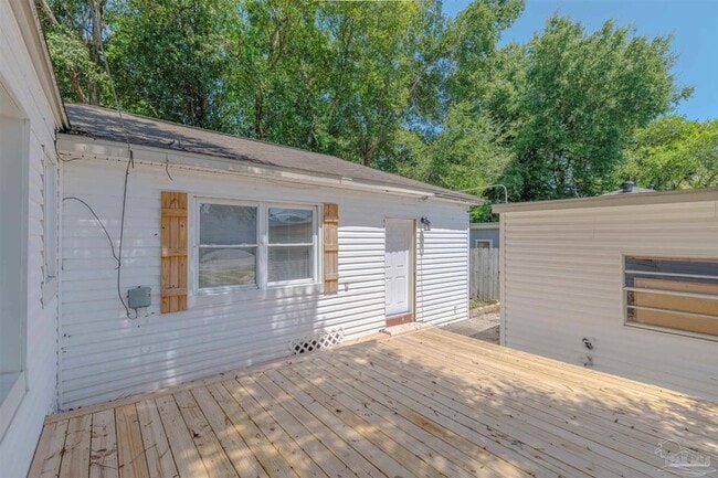 Building Photo - 1223 Wisteria Ave