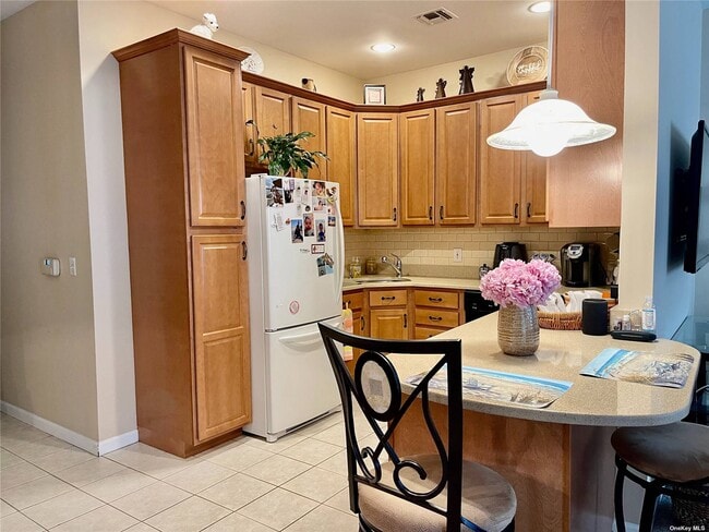 Building Photo - 27 Sarah Ct