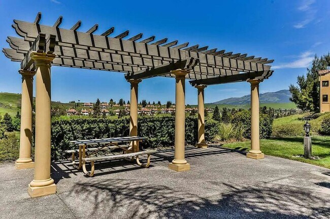 Building Photo - Resort living in Siena Hills-Condo with Pool, Gym and more!