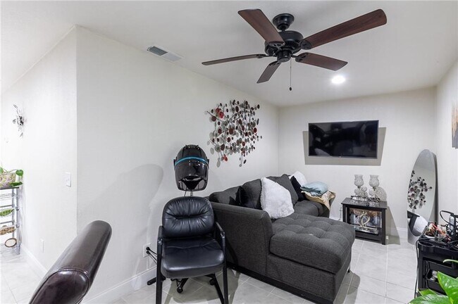 Building Photo - 728 Saybrook Cir NW