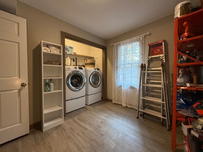 Building Photo - 505 Westbrook Dr