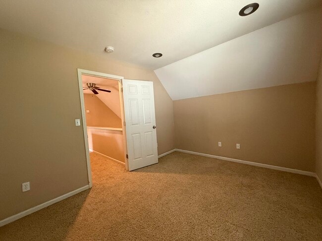 Building Photo - 405 S Village Cir