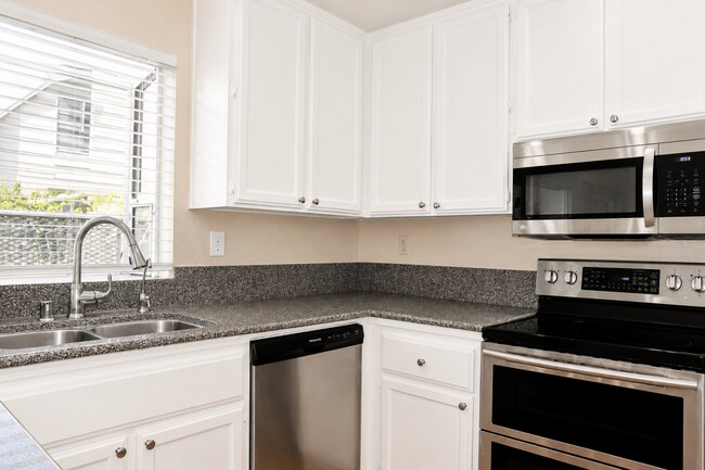 Building Photo - Amazing Spacious Home in Fremont w/Bonus Loft - Ardenwood!
