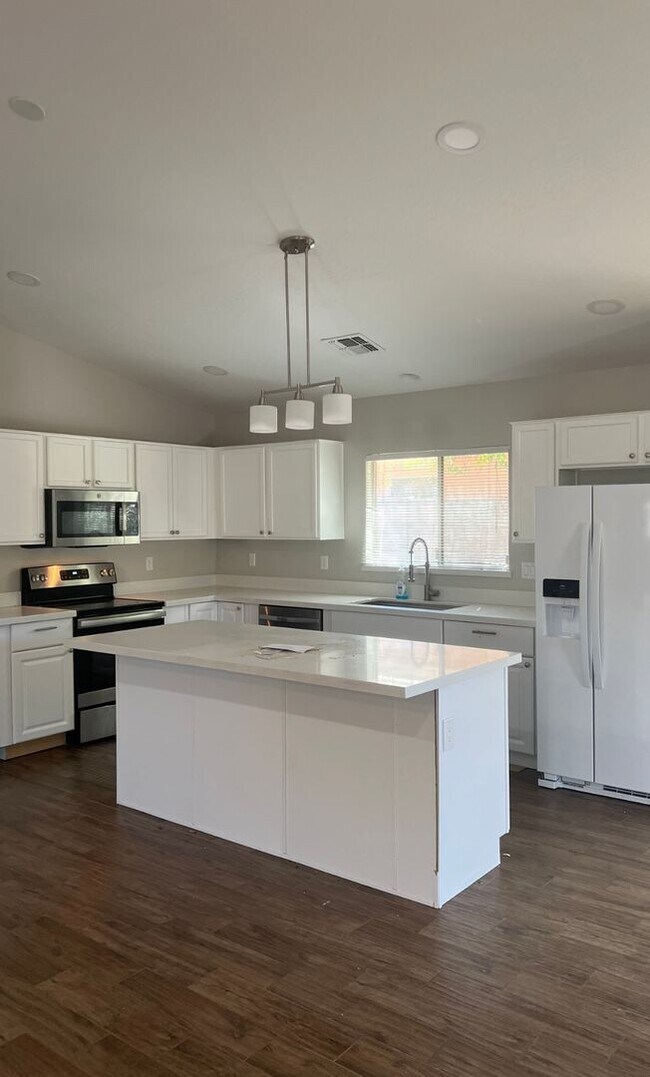 Building Photo - 1979 W Half Moon Cir