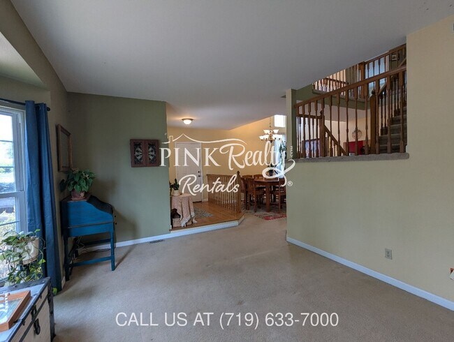 Building Photo - 8560 Avens Cir
