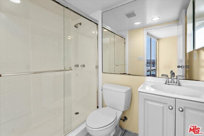 Building Photo - 4265 Marina City Dr