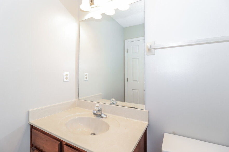 Building Photo - 8893 Wenham Cove E