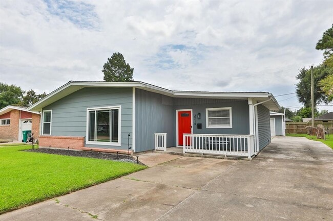 Building Photo - 3218 Cedarcrest Dr
