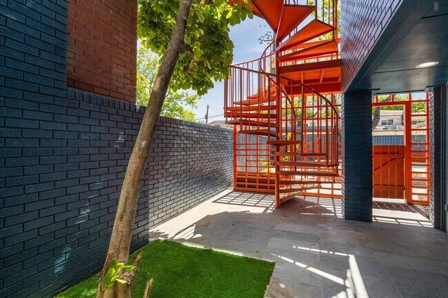 Building Photo - 1503 Fairview St