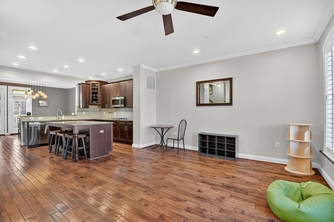 Building Photo - 7902 Yellowstone Way