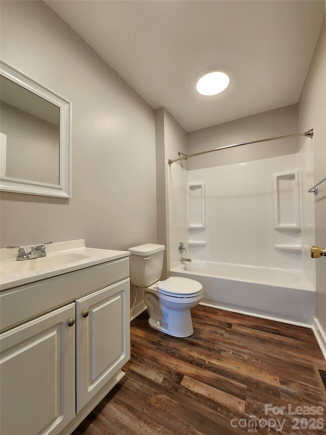 Building Photo - 127 Poplar St