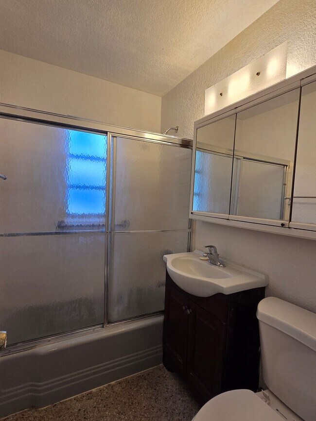 Building Photo - Cozy 3 Bed, 1 Bath Home~Afforable~New Mech...