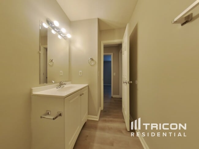 Building Photo - 305 Denae Ct