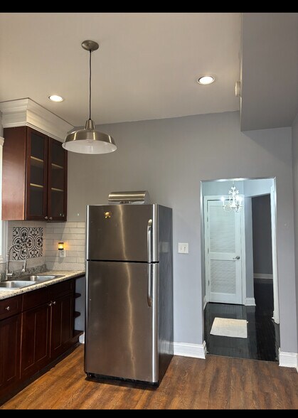 Building Photo - 3851 W Adams St