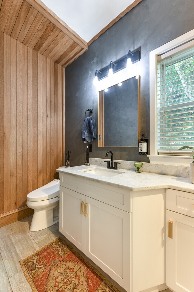 Building Photo - 886 Sedge Ct