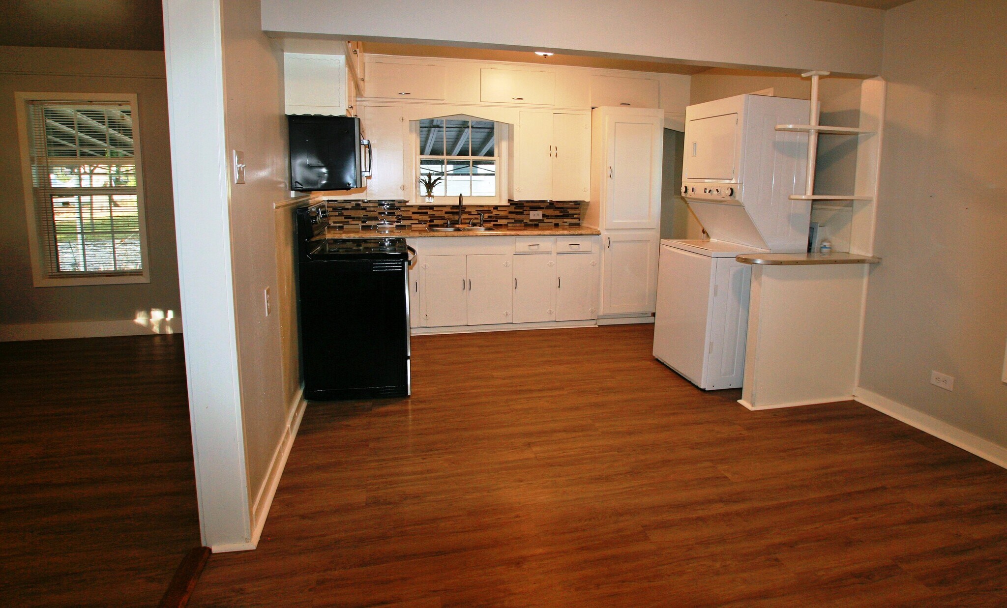 Building Photo - 404 Briggs St