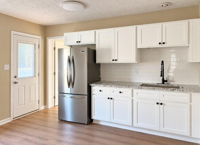 Building Photo - 204 Independence Ct