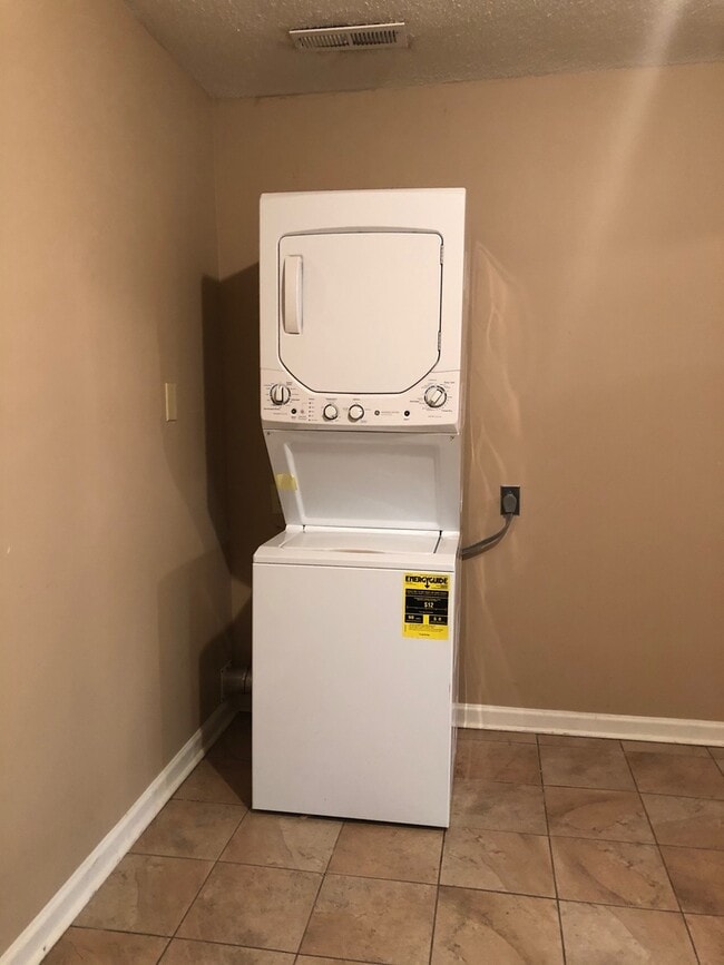 Building Photo - 503 N Bradford Ave