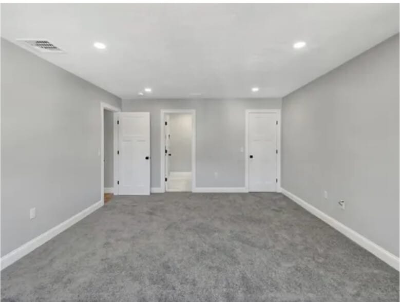 Ensuite with Walk in closets - 159 Washington St