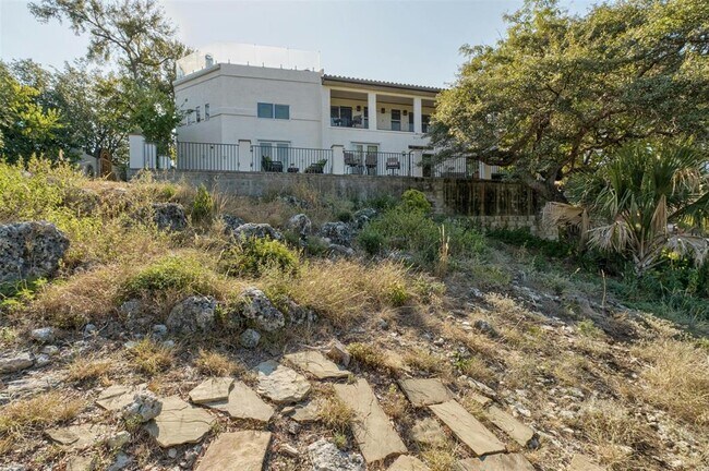 Building Photo - 2510 Saratoga Dr