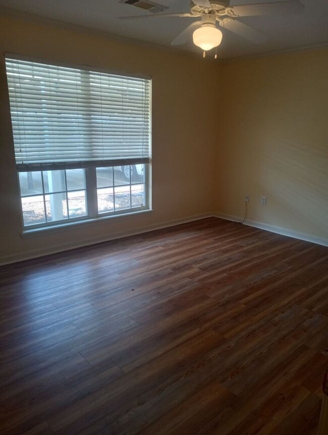 Building Photo - Now Available – 1-Level Condo in Alexandria, LA | $1,250/month