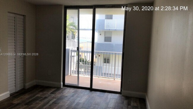 Building Photo - 1801 S Treasure Dr