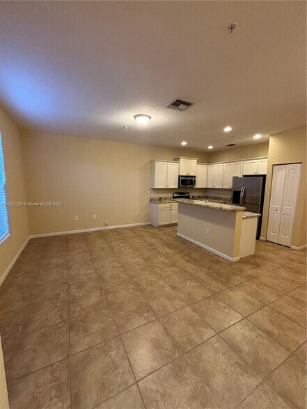 Building Photo - 290 SW 7th Ct