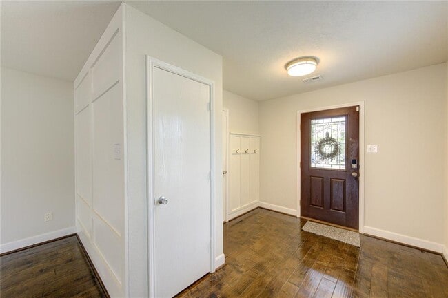 Building Photo - 18503 Fair Grange Ln