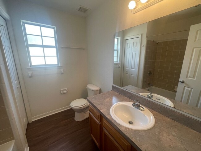 Building Photo - 3/2 Home in Walnut Creek with Vaulted Ceilings and Updated Finishes