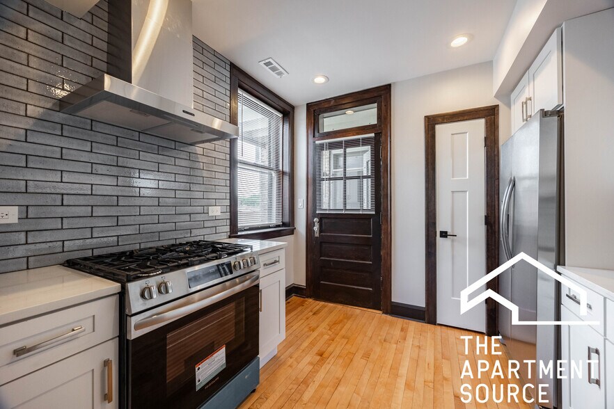 Building Photo - 6411 N Talman Ave