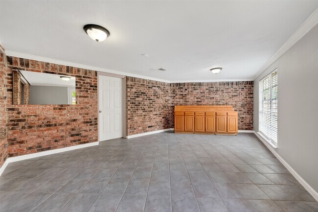 Building Photo - 4002 Cedar Ridge Ct