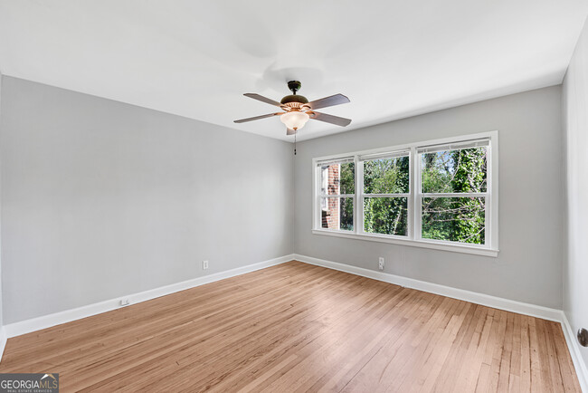 Building Photo - 1194 Spring Valley Ln NE
