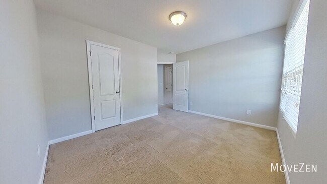 Building Photo - 2736 Yurman Rd