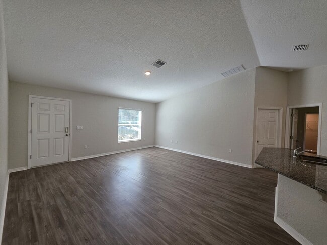 Building Photo - Charming 3 bed 2 bath in Inverness