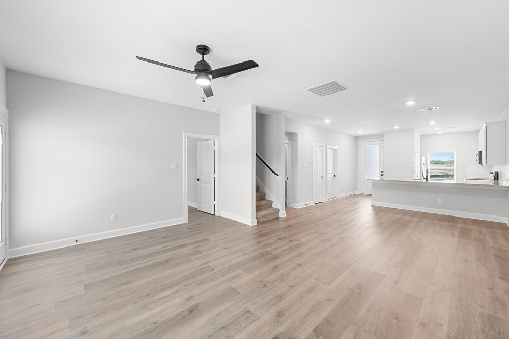 Building Photo - 304 Live Oak Ln